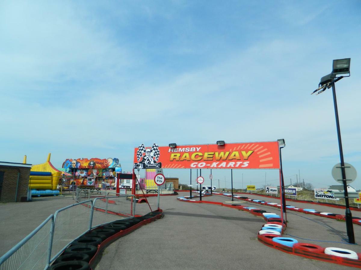 98 Hemsby Beach Holiday Lets, Bespoke Seaside Chalet Apartamento Great Yarmouth Exterior foto